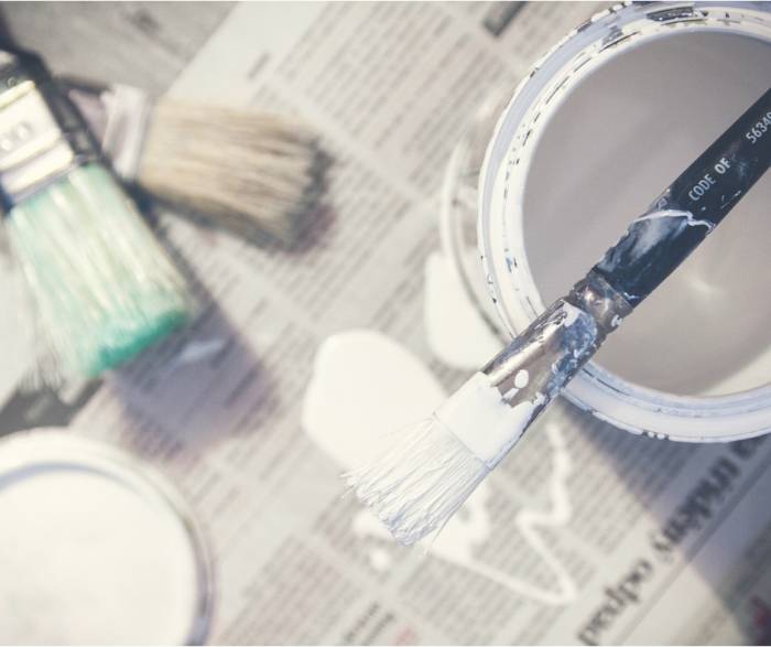 Guide to acrylic mediums and how to use them in mixed media