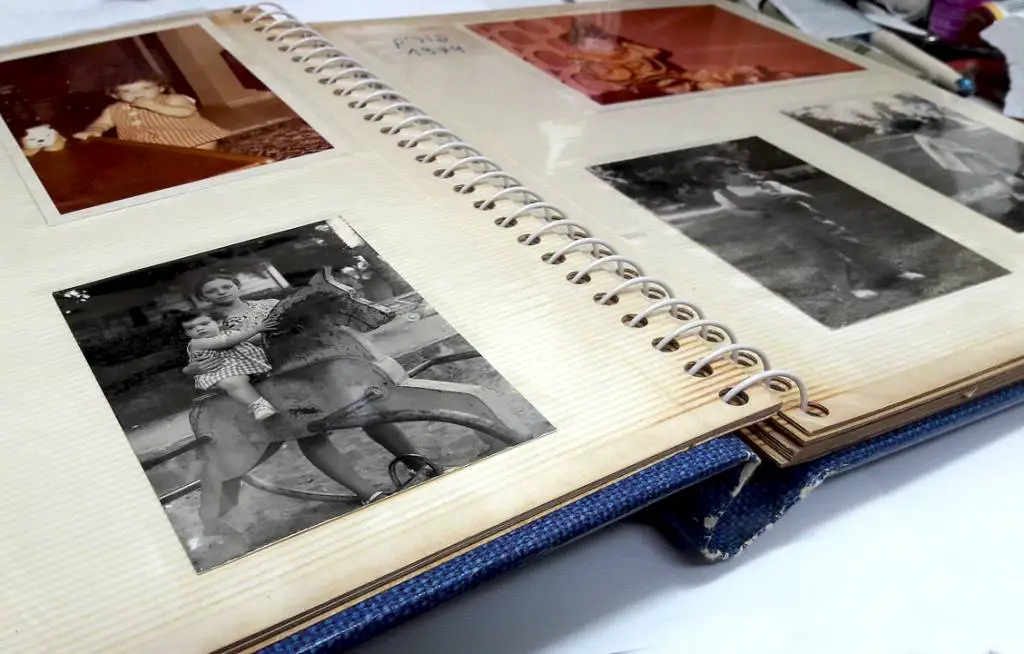 How To Remove Your Pictures from Magnetic Photo Albums - Good Life