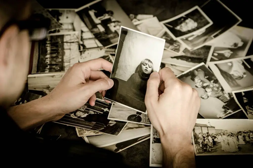 How To Remove Your Pictures from Magnetic Photo Albums - Good Life